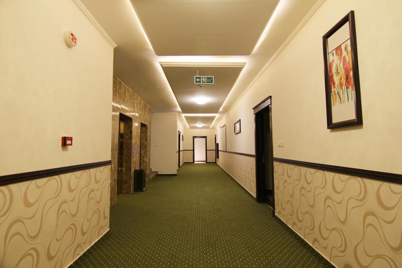 هذا منزلى الحمراء Rijád Kültér fotó